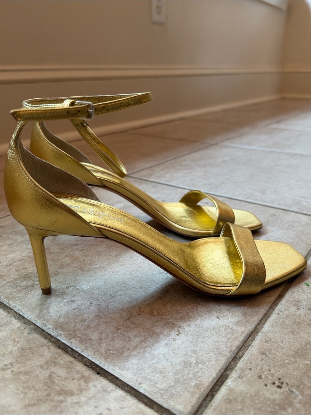 Saint Laurent Heels MSRP $1,100 - Picture 9 of 9